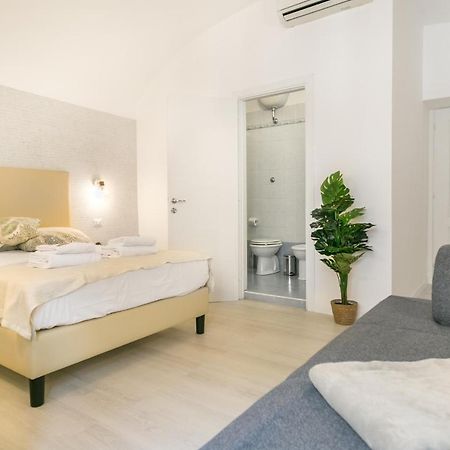 White Candia Guesthouse Рим Экстерьер фото